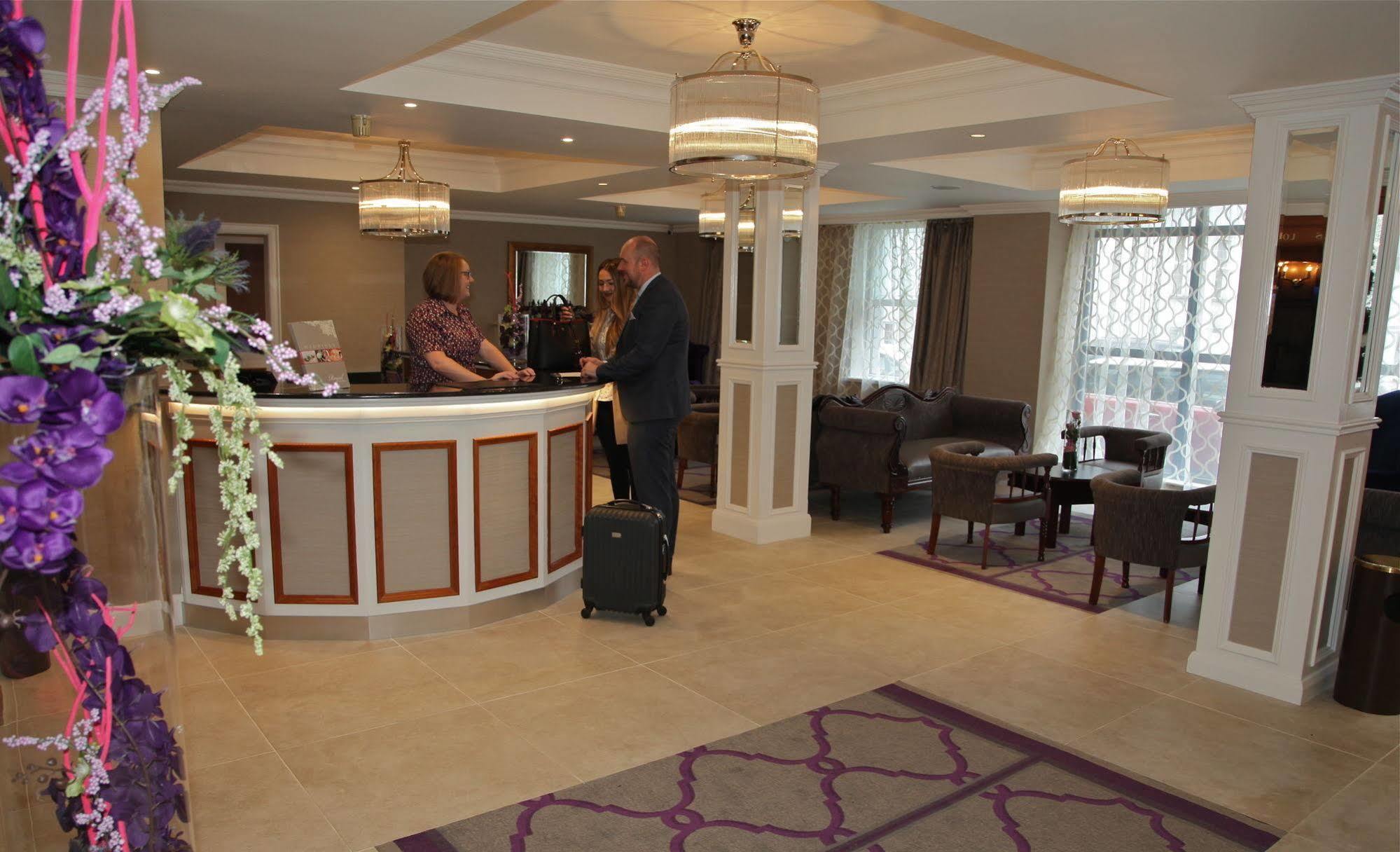 The Royal Hotel Кукстаун Экстерьер фото