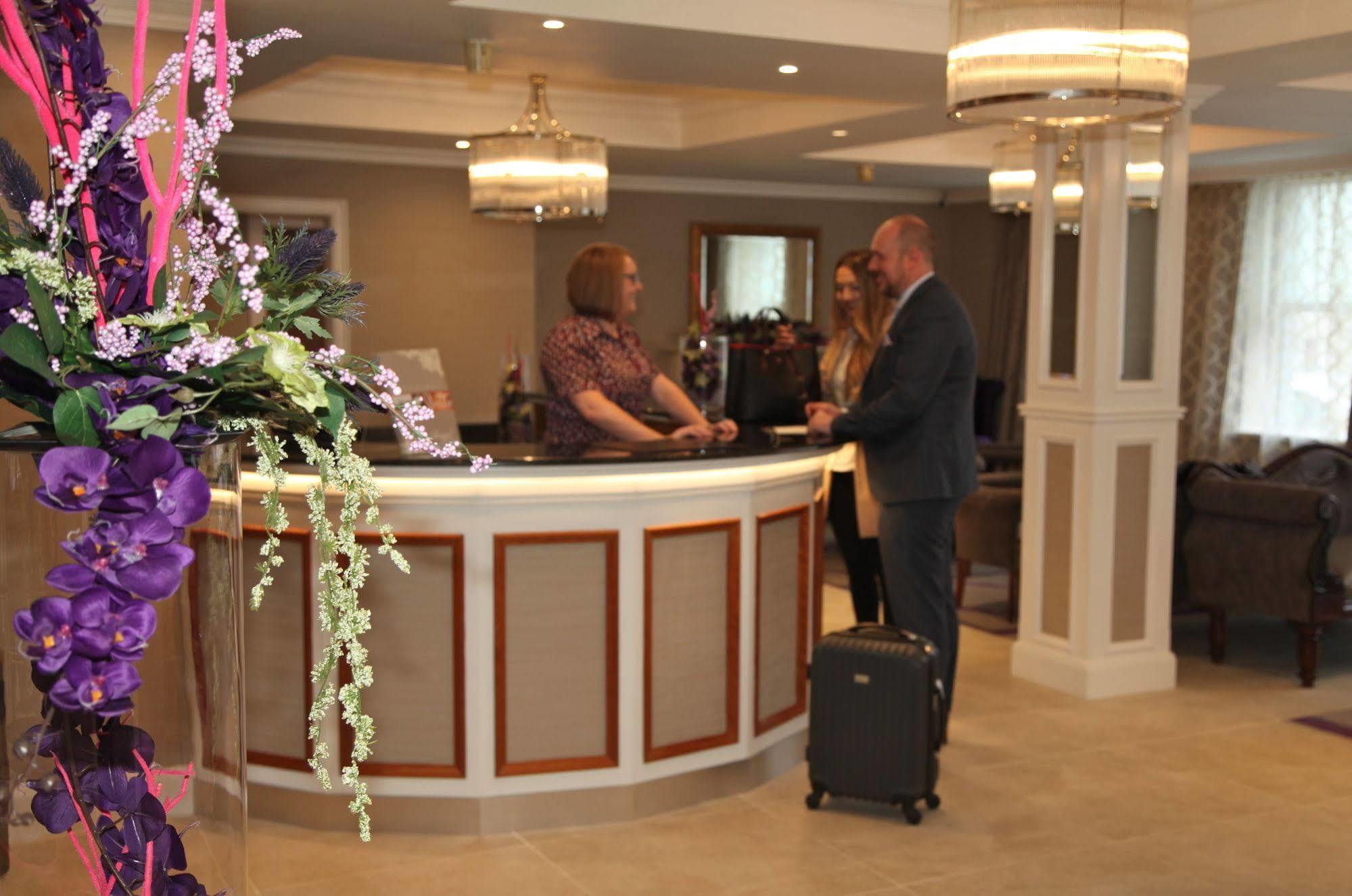 The Royal Hotel Кукстаун Экстерьер фото